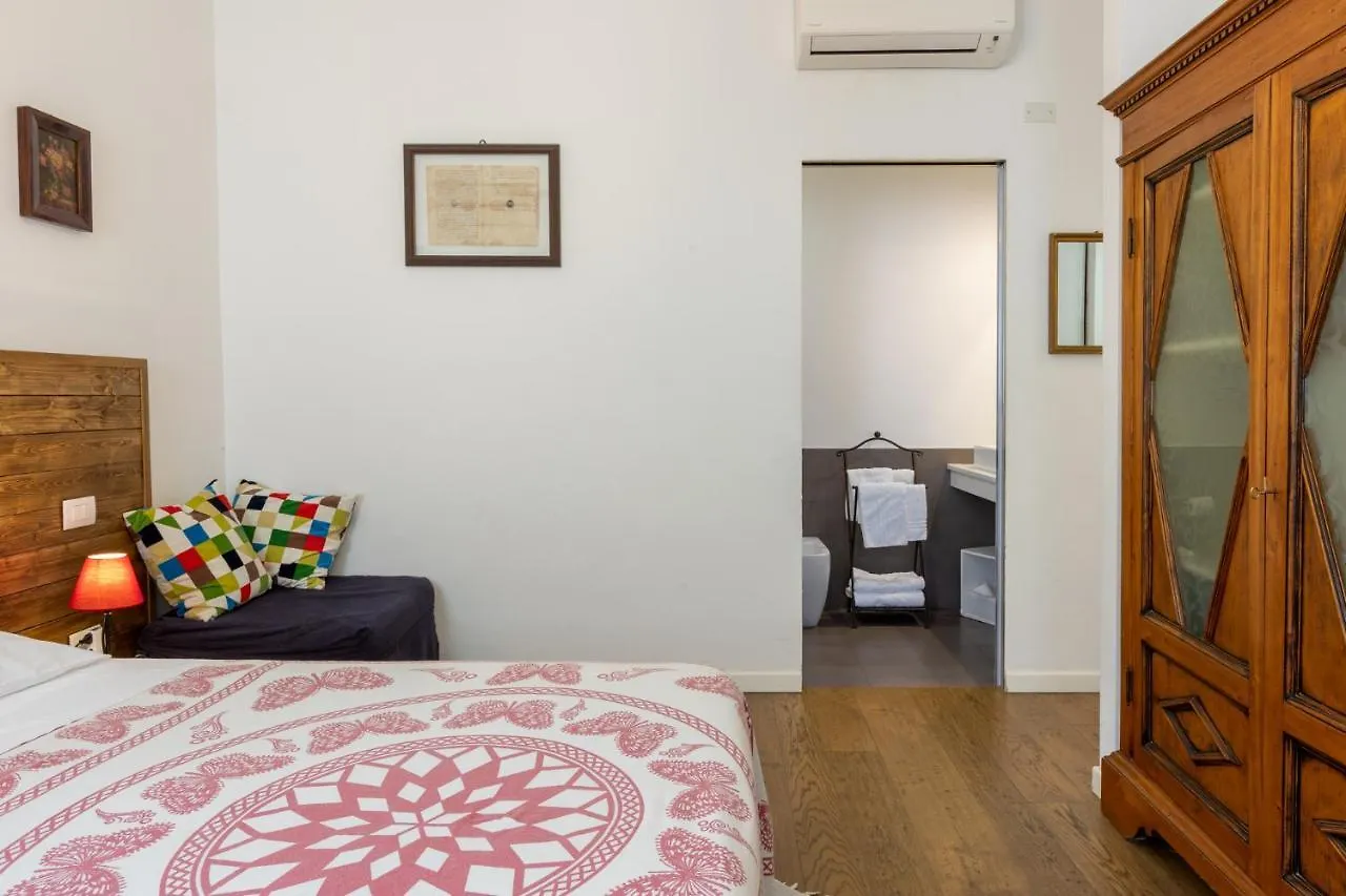 Il Carignano Rooms Cagliari 2*,  Italia
